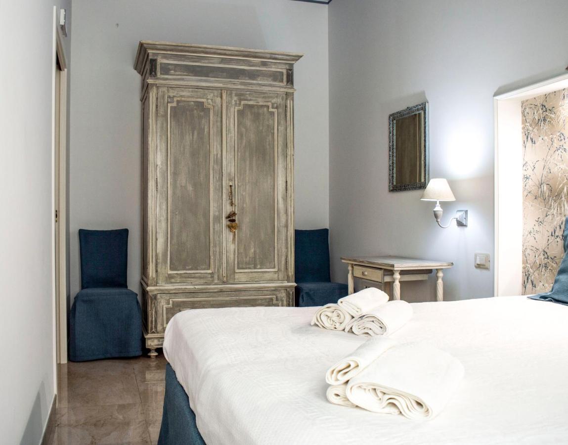Casa Vacanze L'Essenziale Martina Franca Exterior foto